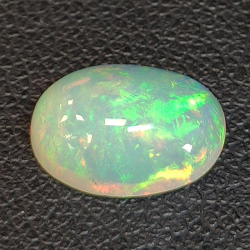1,98ct Opal im Ovalschliff 10,9x8,2 mm