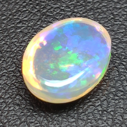 2,27ct Ópalo talla oval 10,3x7,7 mm