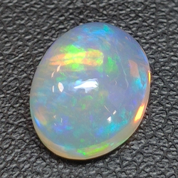 2,27ct Opal im Ovalschliff 10,3x7,7 mm