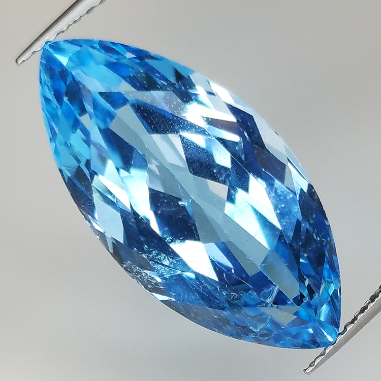 20.00ct Topacio Azul talla marquise 22.80x11.40mm
