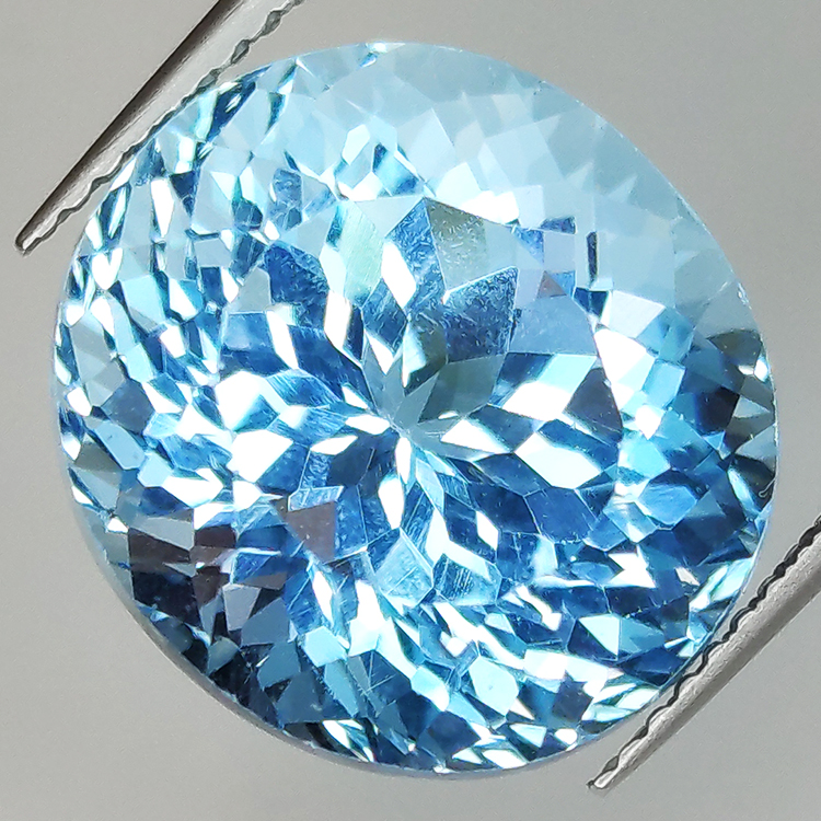 17.69ct Topacio Azul talla ovale 14.82 x 13.59mm