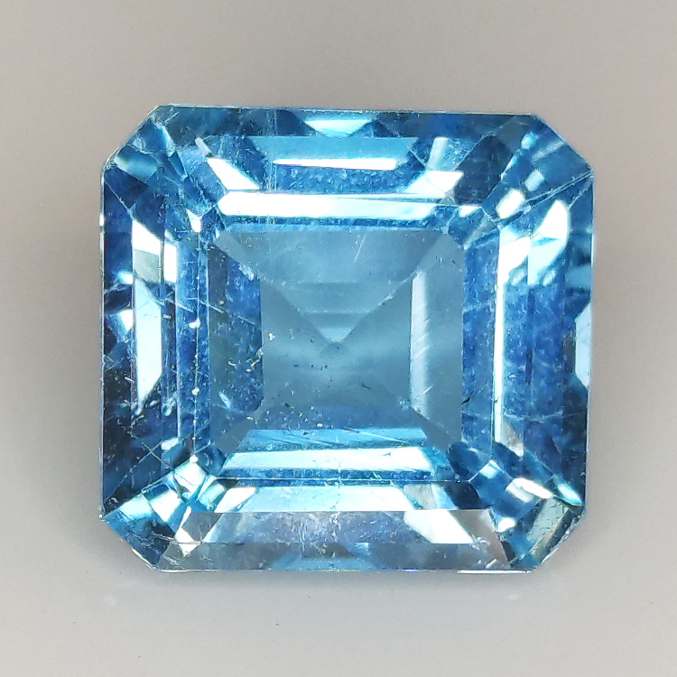 16.57ct Topacio Azul talla oval 14.23X13.53mm