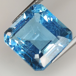 16.57ct Topacio Azul talla oval 14.23X13.53mm