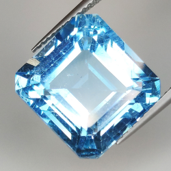 16.57ct Topacio Azul talla oval 14.23X13.53mm