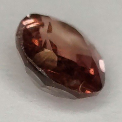 0,91 ct Padparadscha Saphir Oval Größe 7,03 x 5,10 x 3,13 mm