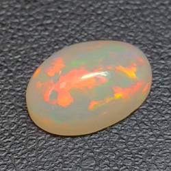 1,73ct Opal im Ovalschliff 10,4x8,1 mm