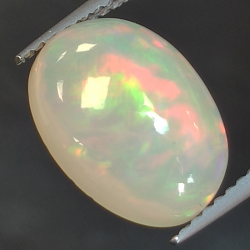 1,73ct Opal im Ovalschliff 10,4x8,1 mm