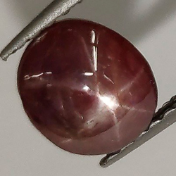 2,03 ct Rubí estrella oval de  6,68 x 5,83 x 4,46 mm
