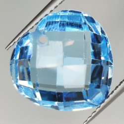 11,92 ct  topaze  cœur13,94 x 14,08 x 7,81 mm