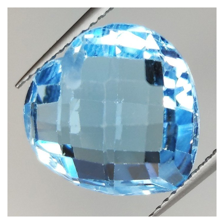 11,92 ct  topazio cuore13,94 x 14,08 x 7,81mm