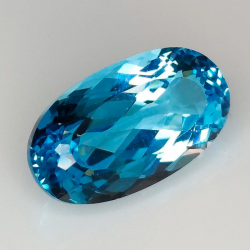 11,17 ct Topaze ovale 17,25 x 9,62 x 7,63 mm