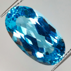 11,17 ct 17,25 x 9,62 x 7,63 mm ovaler Topas