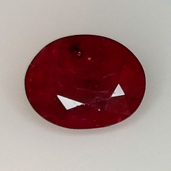 2,47 ct Rubino ovale dimensioni 8,81 x 7,05 x 4,70 mm