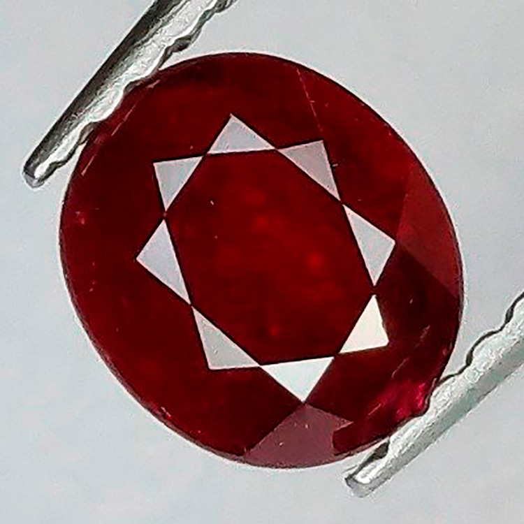 0,99 ct Blutrubin Birnenschliff 6,27 x 5,43 x 3,17 mm