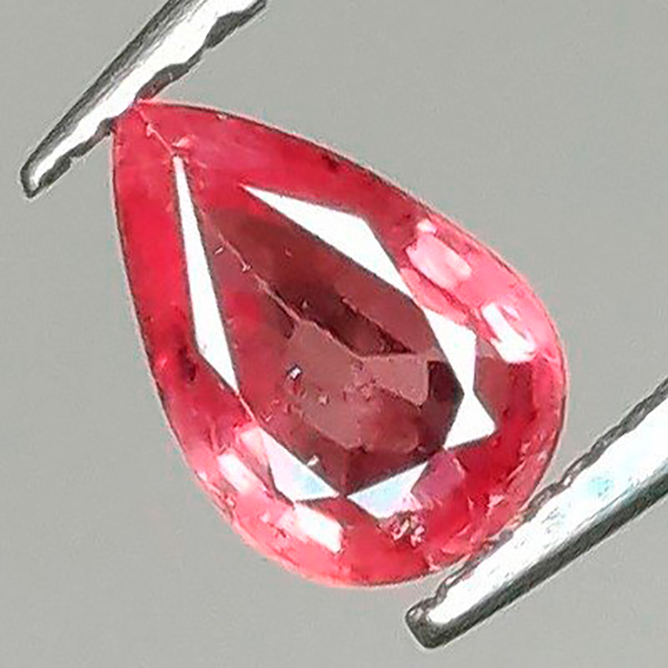 0.36 ct Zafiro Padparadscha Talla pera 5.56 x 3.61 x 1.99 mm