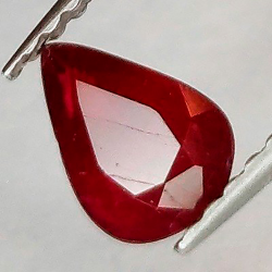 0.67ct Rubí Sangre de pichón Talla pera 6.71 x 4.69 x 2.68 mm