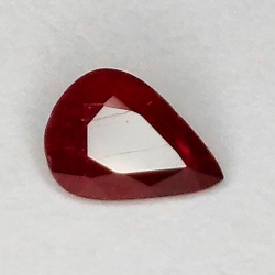 0.67ct Rubí Sangre de pichón Talla pera 6.71 x 4.69 x 2.68 mm