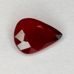 0.67ct Rubí Sangre de pichón Talla pera 6.71 x 4.69 x 2.68 mm