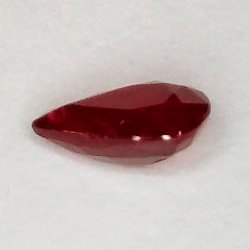 0.67ct Rubí Sangre de pichón Talla pera 6.71 x 4.69 x 2.68 mm