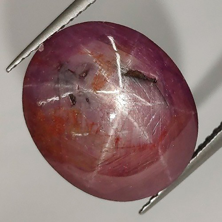 14,15 ct Ovaler Sternrubin 14,53 x 12,18 x 7,25 mm