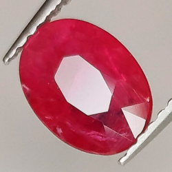 1,50 ct Rubí ovalado  8,18 x 6,19 x 3,05 mm