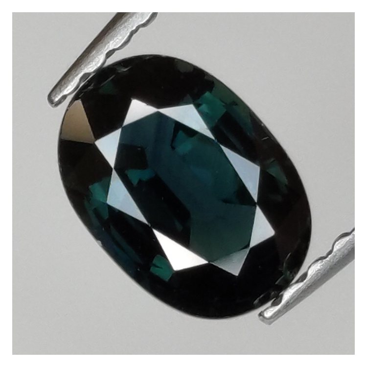 1,27ct Oval cut sapphire 7x5 mm