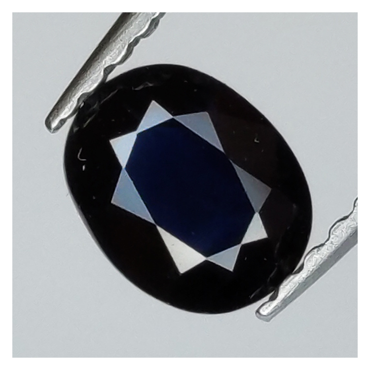 0,78ct Saphir im Ovalschliff 6x5 mm