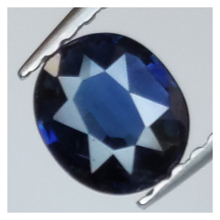 0,66ct Zafiro talla oval 6x5 mm