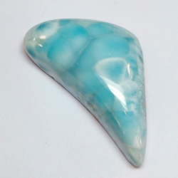 77.51 ct Larimar Triangulo Cabochon 42.1 x 21.3 x 11.7 mm