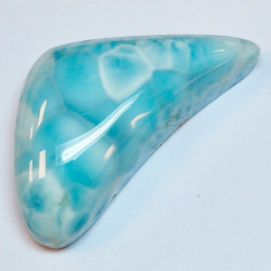 77.51 ct Larimar Triangulo Cabochon 42.1 x 21.3 x 11.7 mm