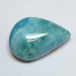 28,63 ct Larimar Pear Cabochon 24,6 x 16,6 x 8,7 mm