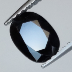 1,28ct Zafiro talla oval 7x5 mm
