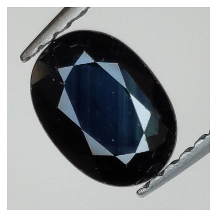 1,26ct Oval cut sapphire 7x5 mm