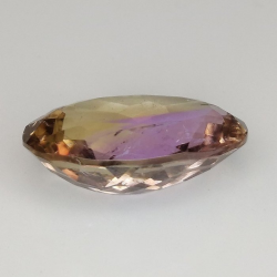 10,97 ct Ametrino oval natural 18,77 x 13,26 x 7,45 mm