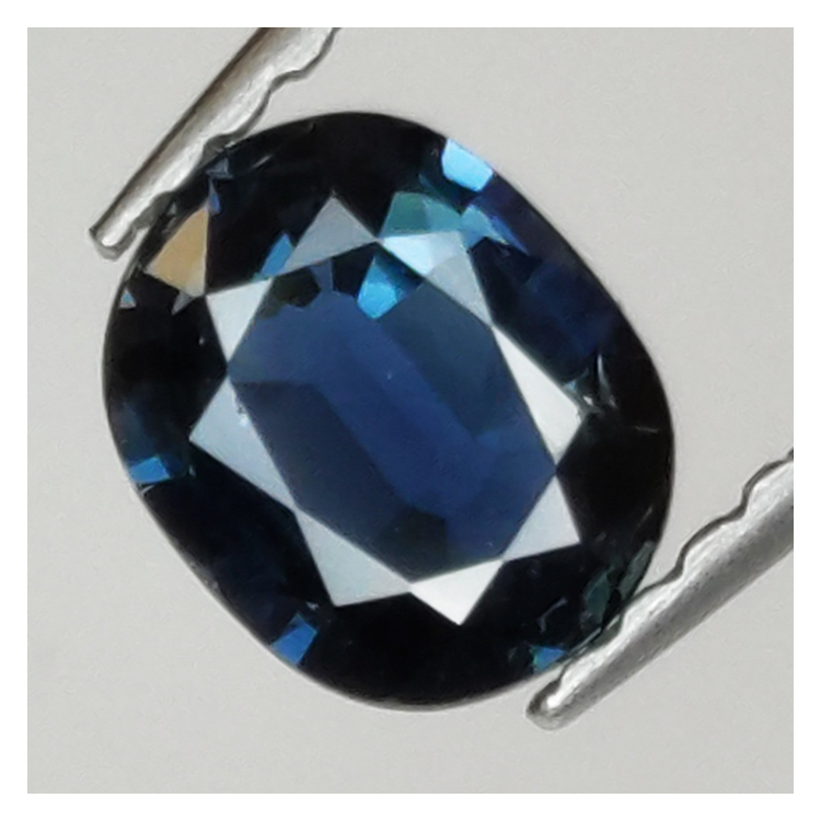 0,64ct Oval cut sapphire 6x5 mm