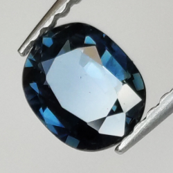 0,64ct Zafiro talla oval 6x5 mm