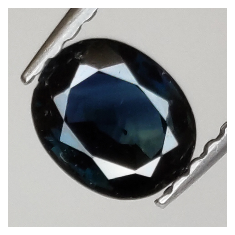 0,82ct Oval cut sapphire 6x5 mm