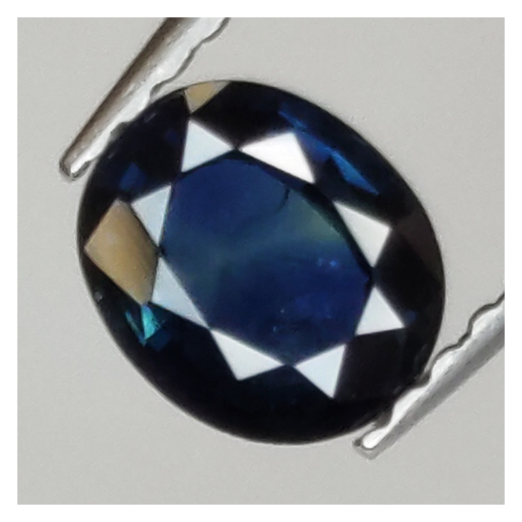 0,77ct Zafiro talla oval 6x5 mm