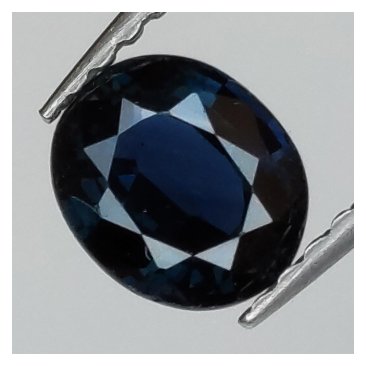 0,86ct Oval cut sapphire 6x5 mm