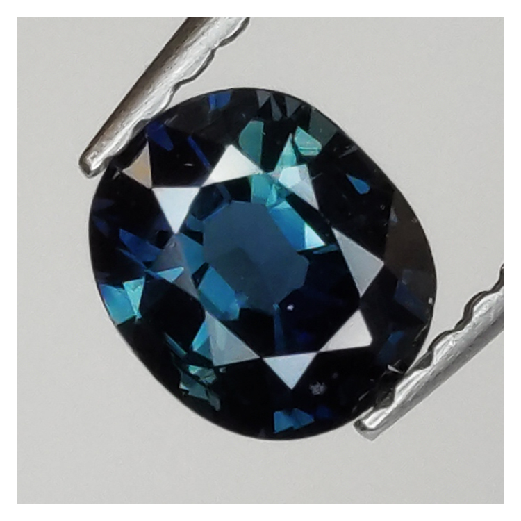 0,71ct Zafiro talla oval 6x5 mm