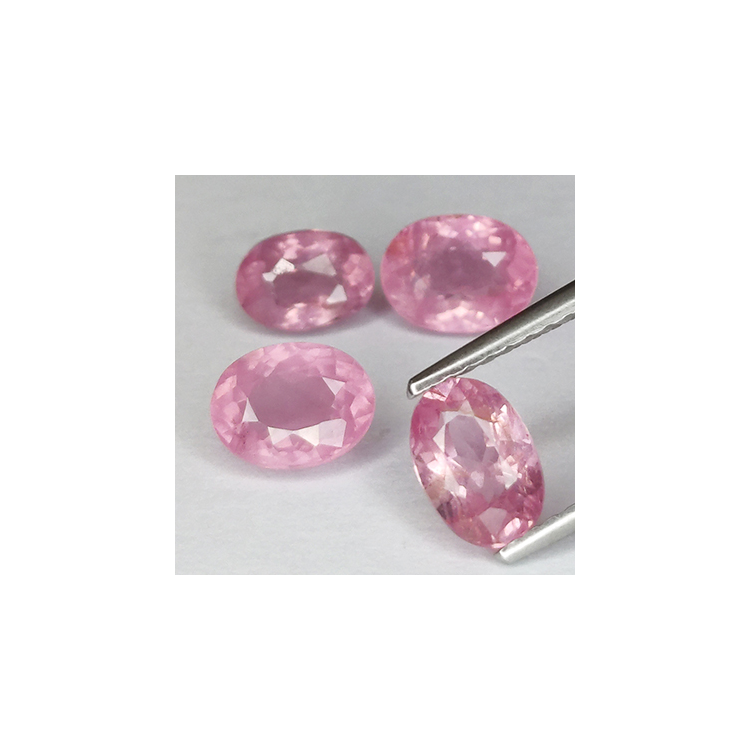 3.59 ct 4 spinelles ovales 5.76 à 6.64 mm