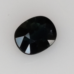 0,75ct Oval cut sapphire 6x5 mm