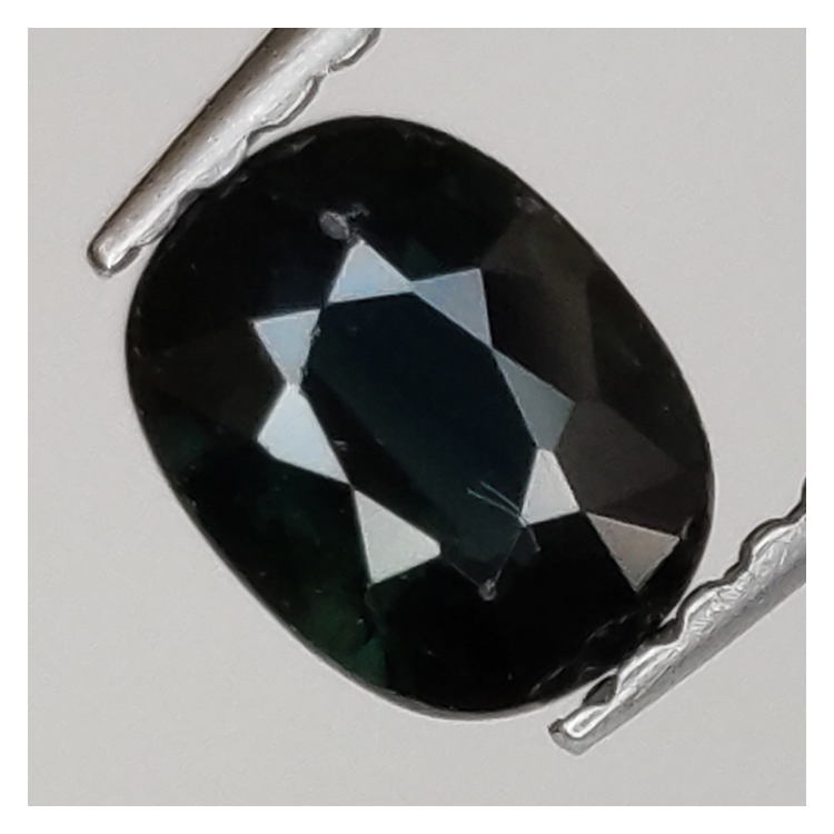 0,75ct Saphir im Ovalschliff 6x5 mm