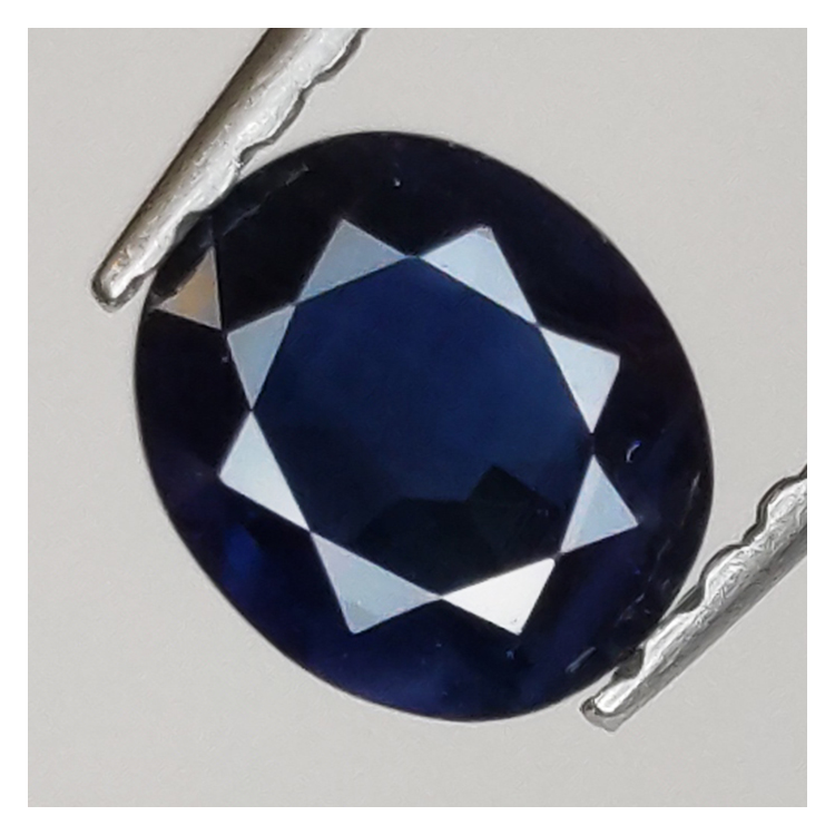 0,66ct Saphir im Ovalschliff 6x5 mm