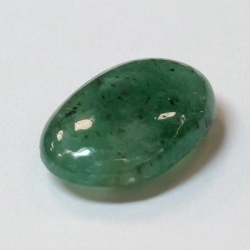 5,57 ct Emeraude Cabouchon ovale 15,43 x 10,46 x 4,48 mm
