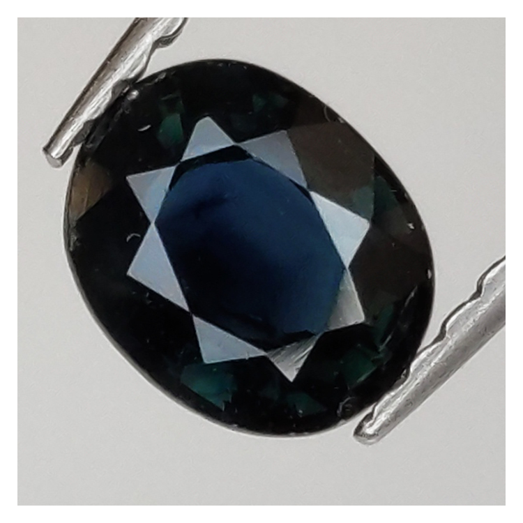 0,82ct Zafiro talla oval 6x5 mm