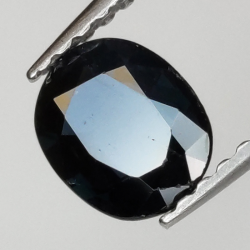 0,76ct Oval cut sapphire 6x5 mm