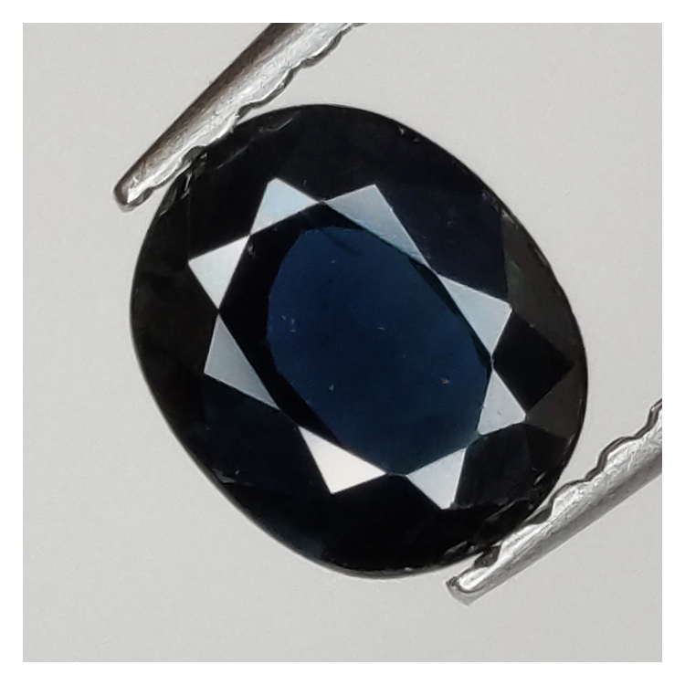 0,76ct Zafiro talla oval 6x5 mm