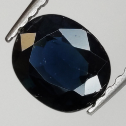 0,76ct Zafiro talla oval 6x5 mm