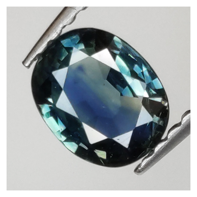 0,63ct Zafiro talla oval 6x5 mm